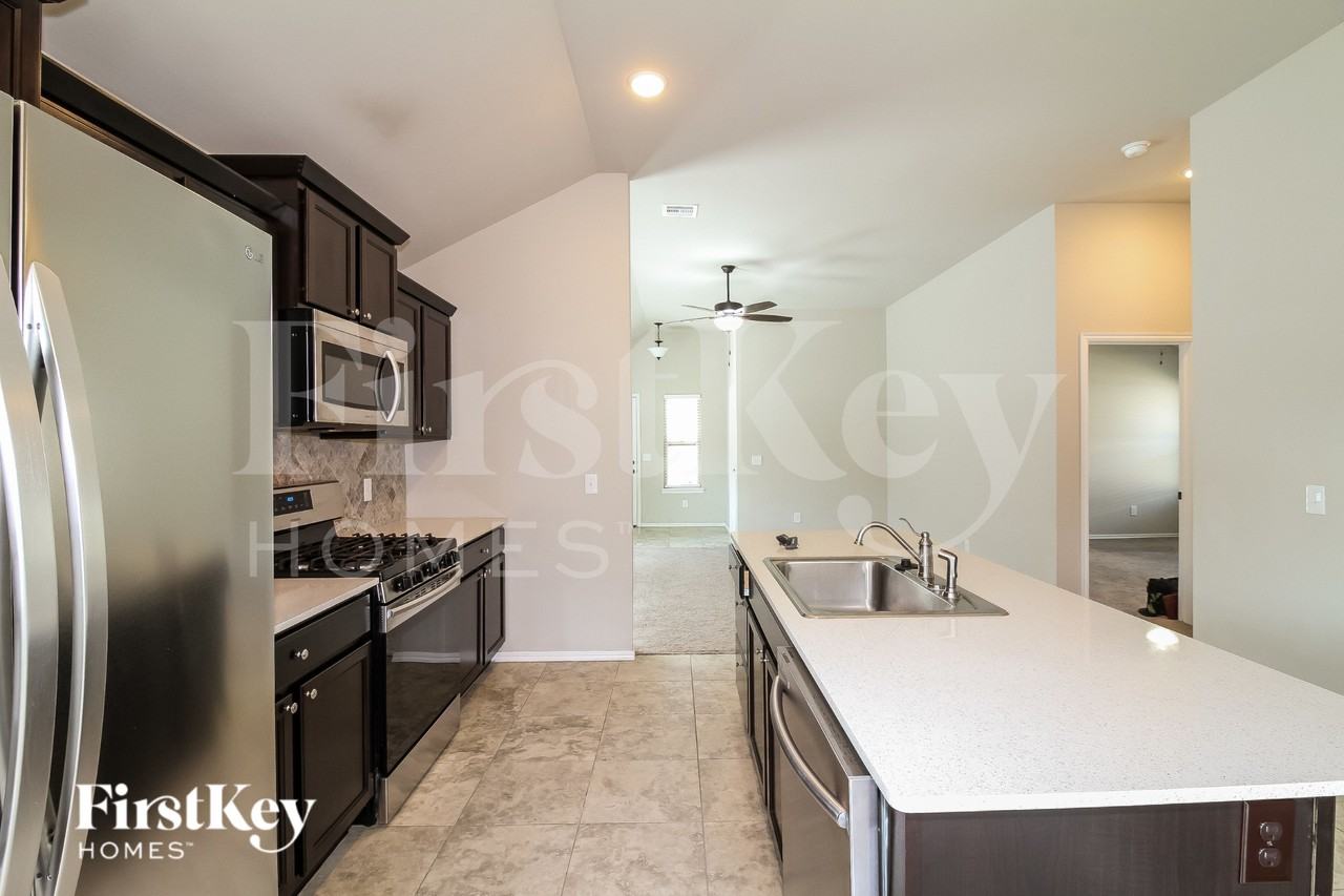 19708 Forsythe Dr - Photo 5 of 15