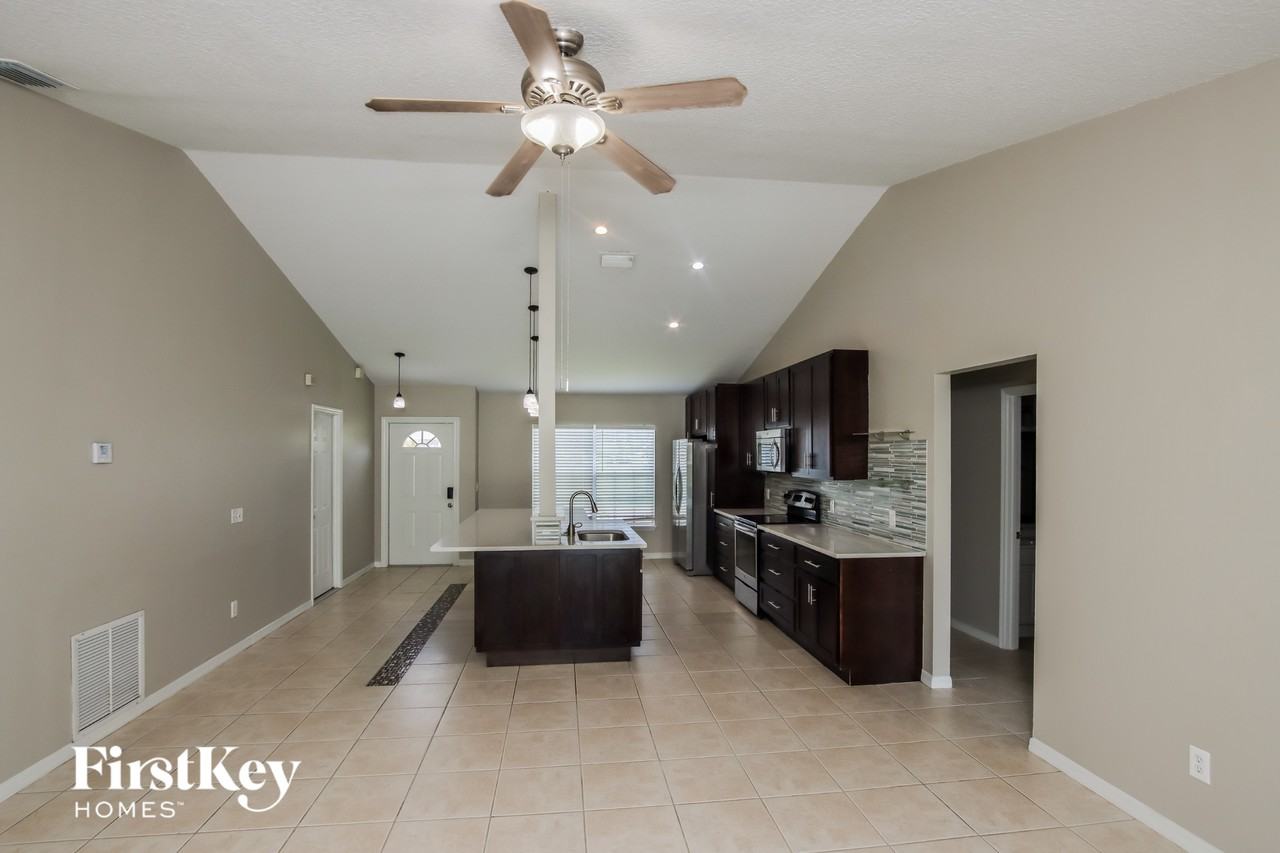 1992 Tranter Ave Se - Photo 4 of 15