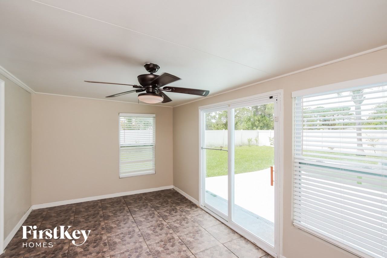 1992 Tranter Ave Se - Photo 5 of 15