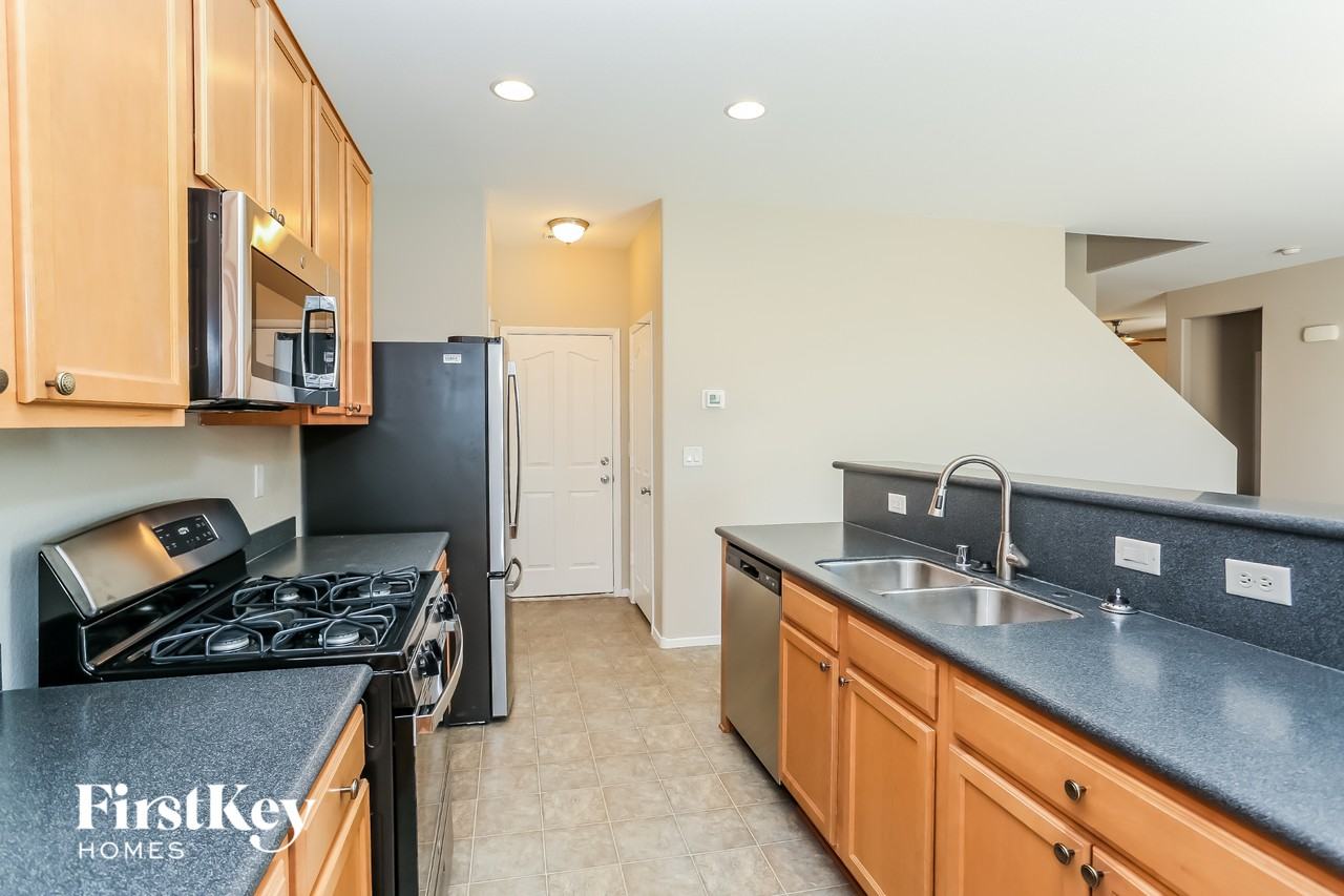 10841 Pearl River Ave - Photo 4 of 15