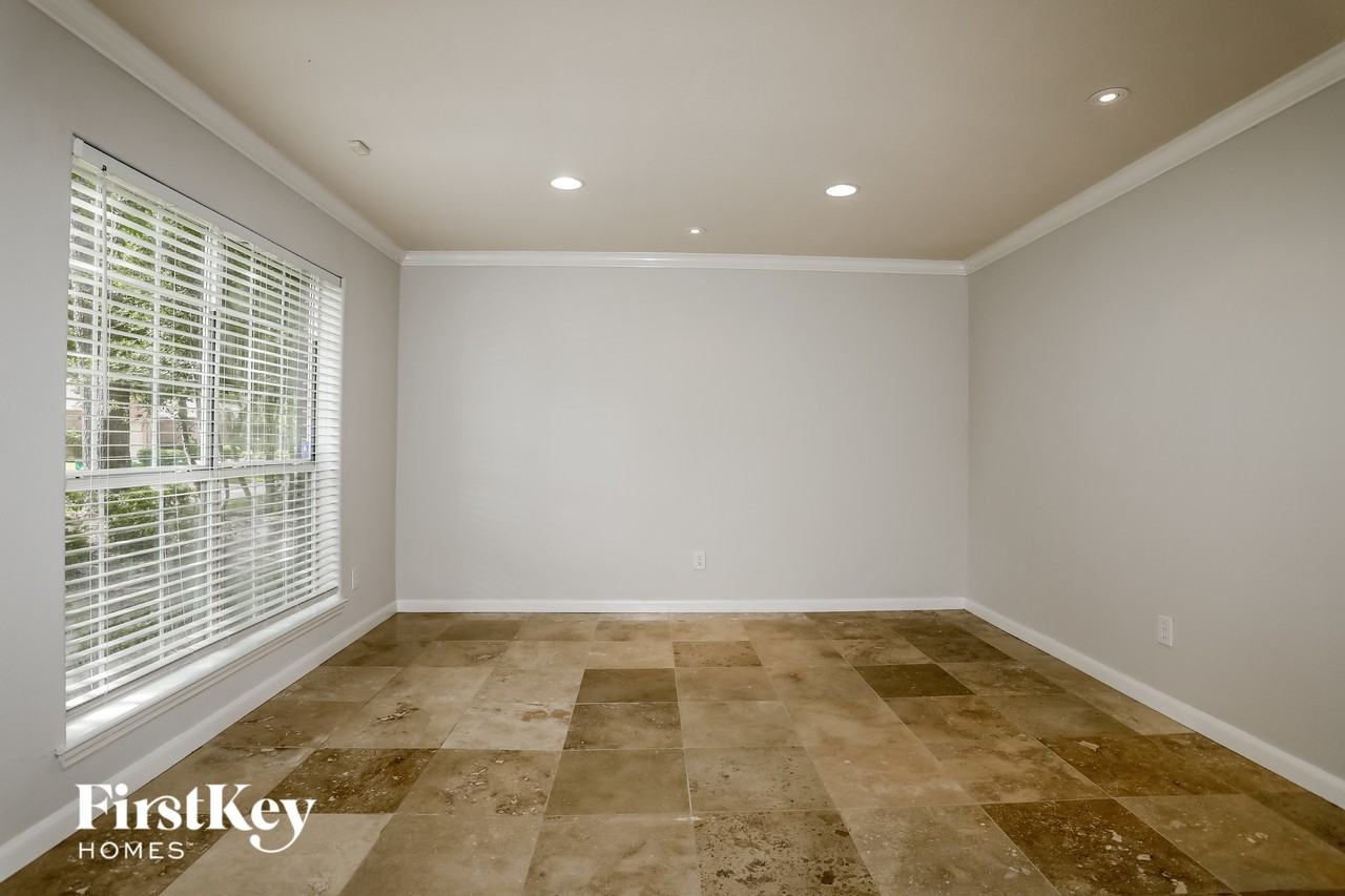 108 N Rockfern Ct - Photo 2 of 15