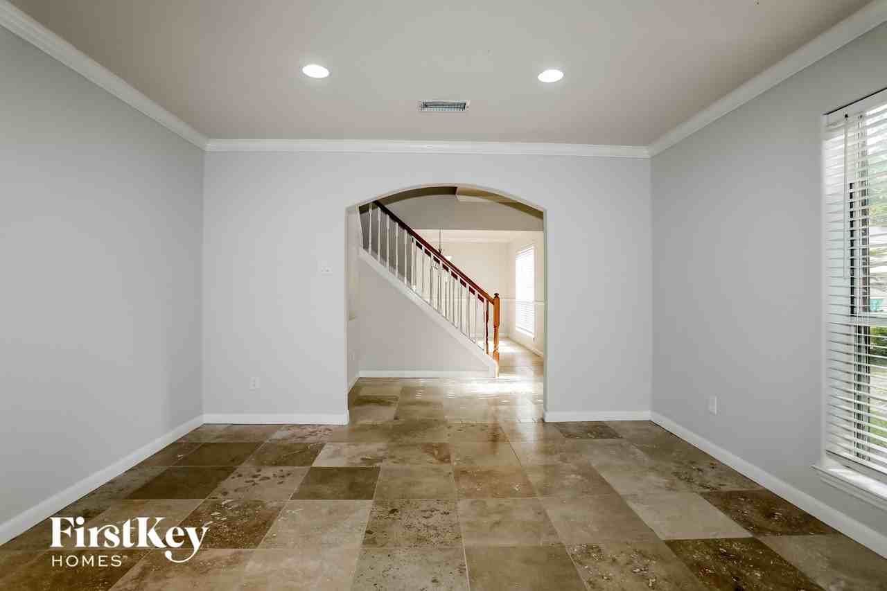 108 N Rockfern Ct - Photo 3 of 15