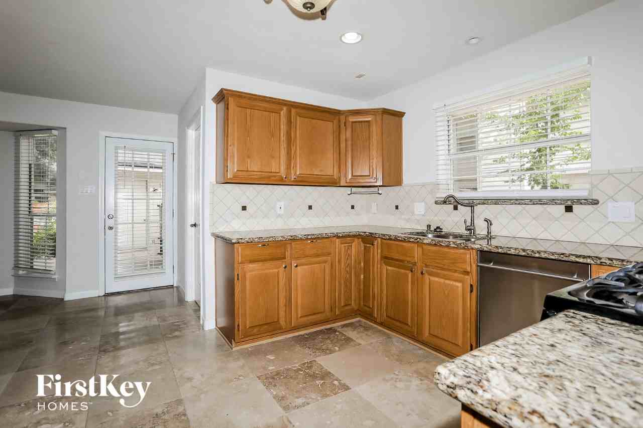 108 N Rockfern Ct - Photo 6 of 15