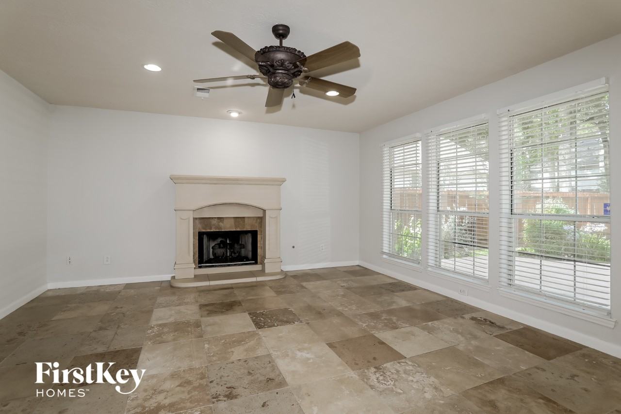 108 N Rockfern Ct - Photo 7 of 15