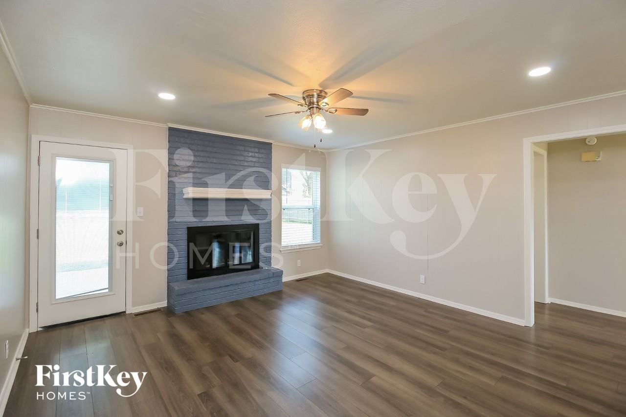 743 Nancy Lynn Ter - Photo 3 of 15