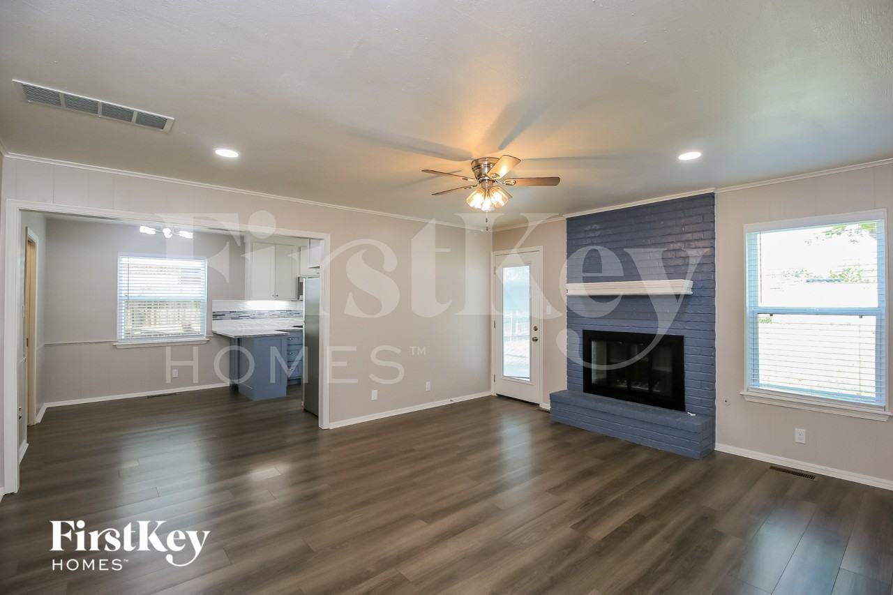 743 Nancy Lynn Ter - Photo 4 of 15