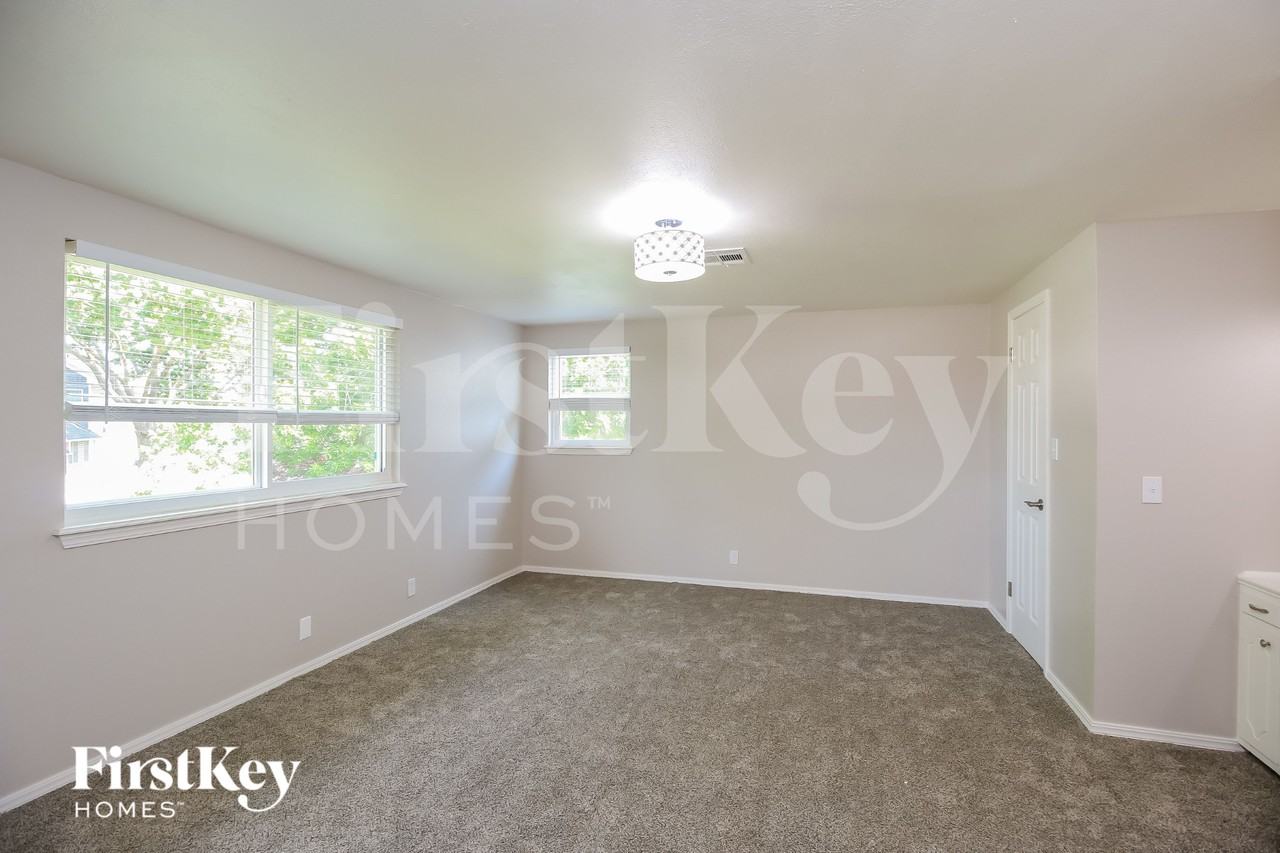 743 Nancy Lynn Ter - Photo 5 of 15