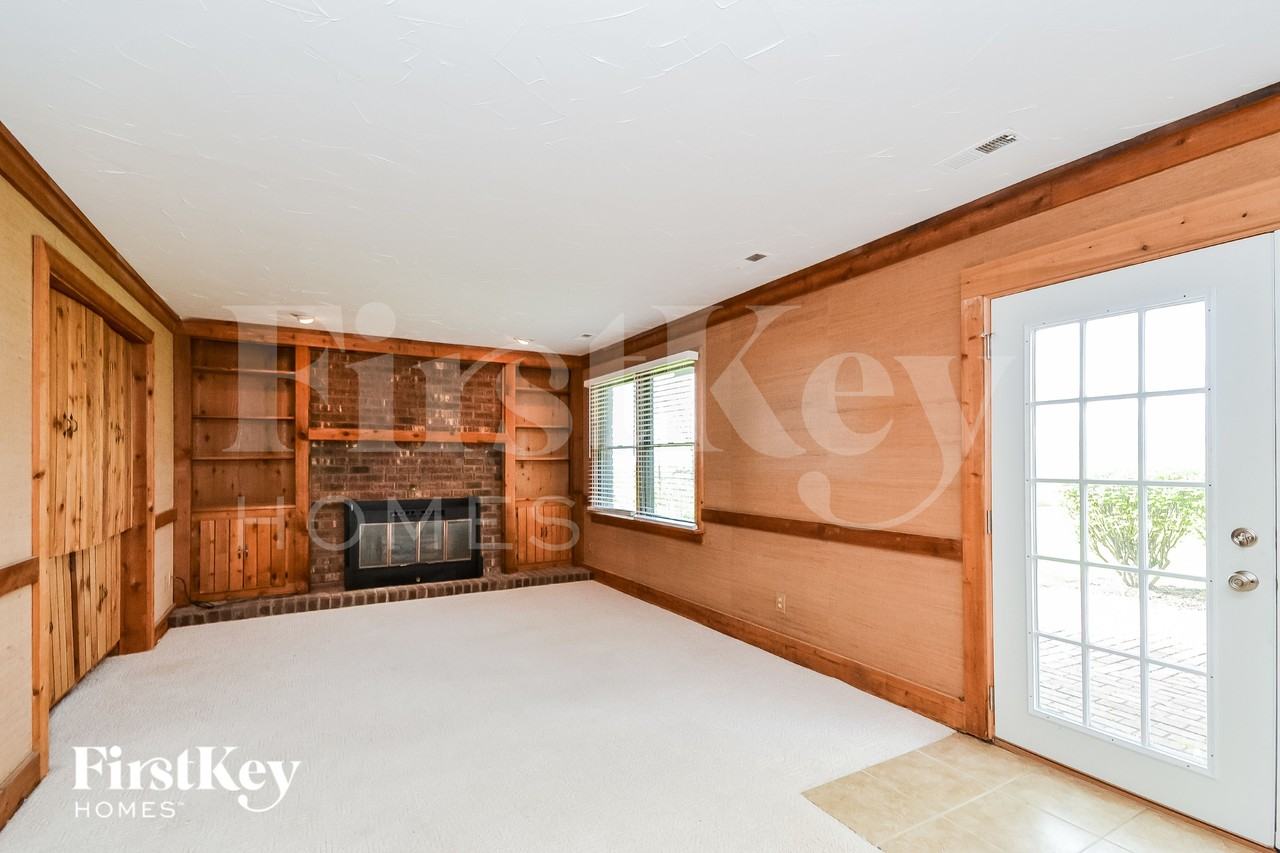 5668 Eagle Nest Ct - Photo 3 of 15