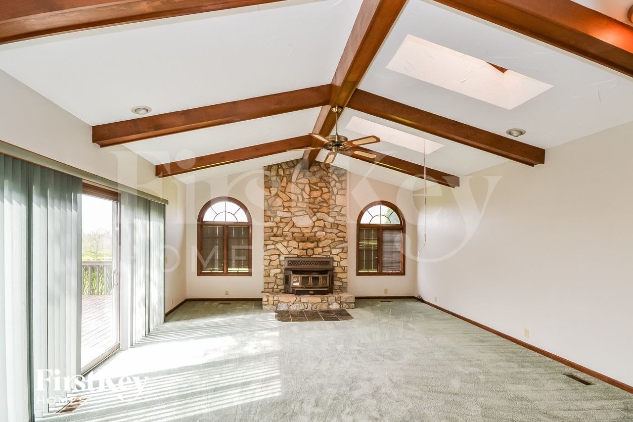 5668 Eagle Nest Ct - Photo 4 of 15