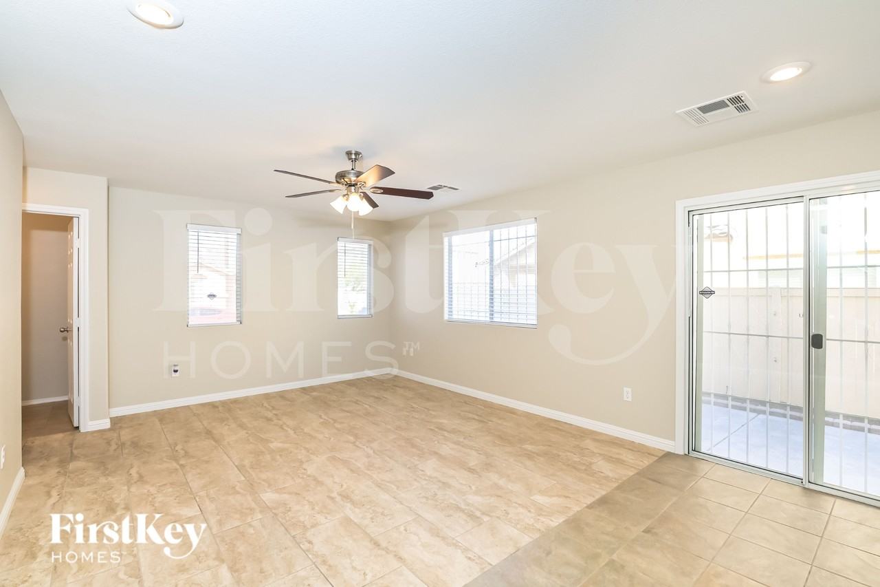 5717 Old Colony Dr - Photo 2 of 15