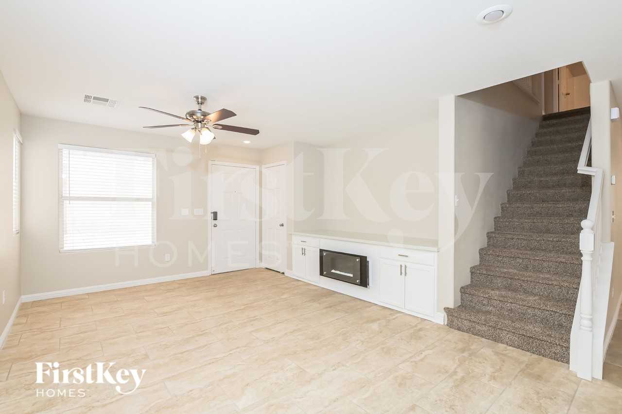 5717 Old Colony Dr - Photo 3 of 15