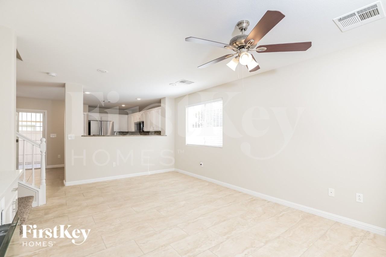 5717 Old Colony Dr - Photo 4 of 15