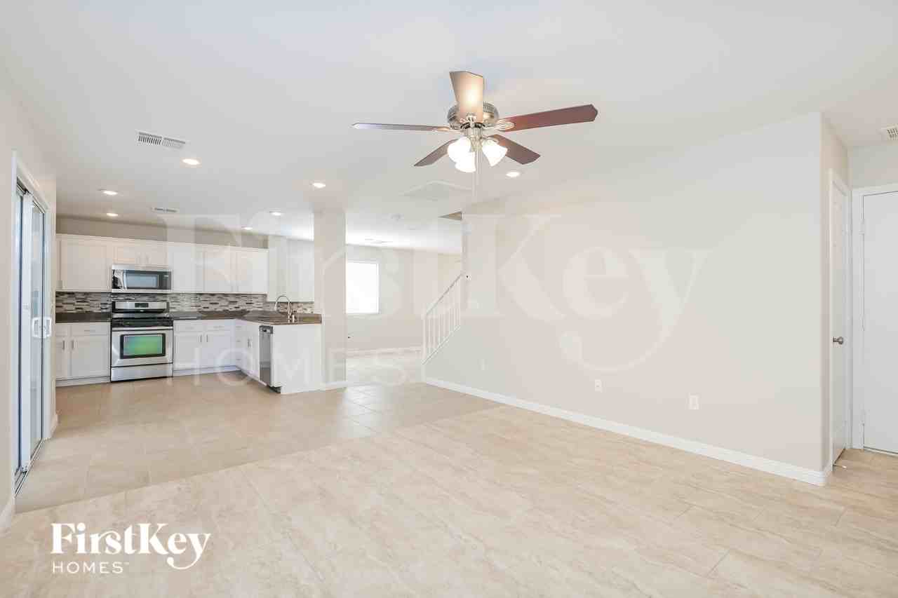 5717 Old Colony Dr - Photo 5 of 15