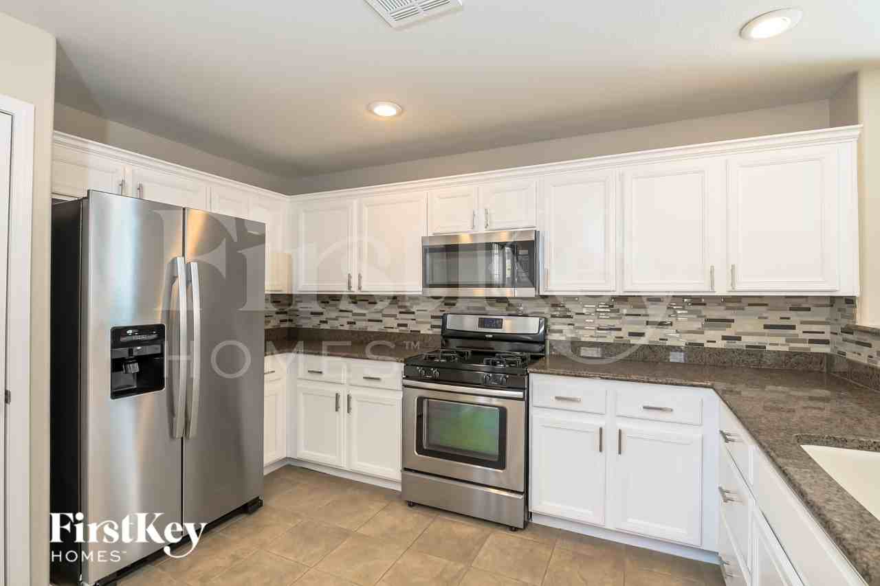 5717 Old Colony Dr - Photo 6 of 15
