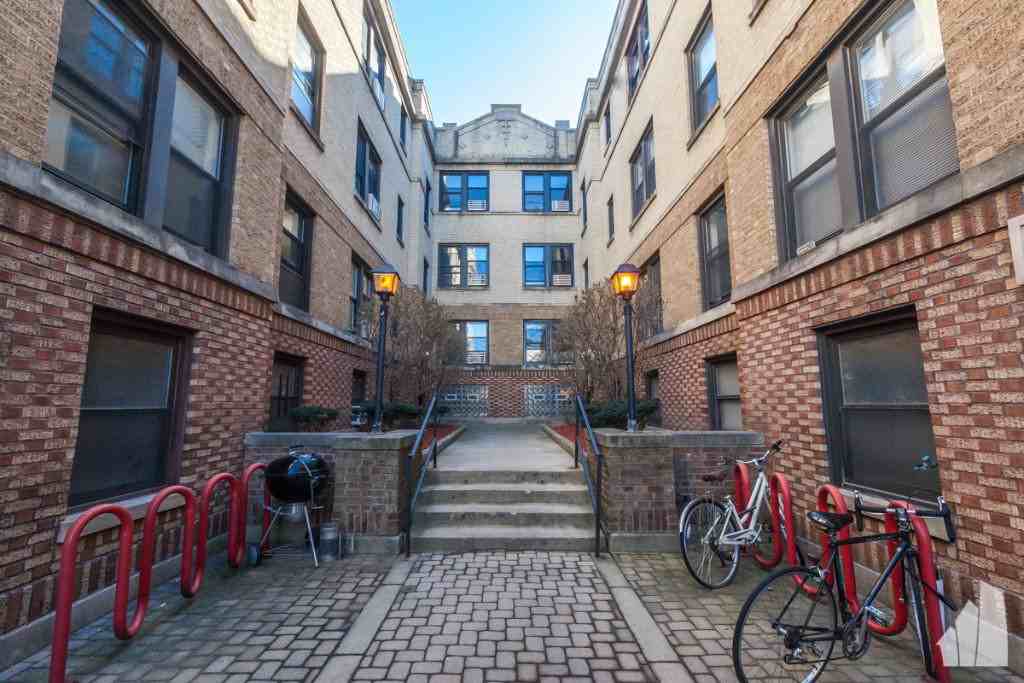 701 W Brompton Ave