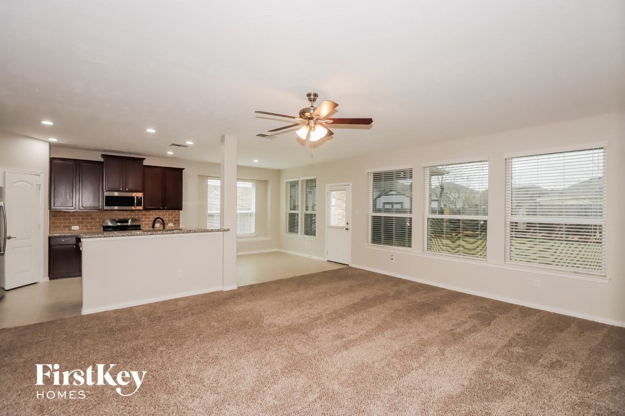 219 Chestnut - Photo 4 of 15