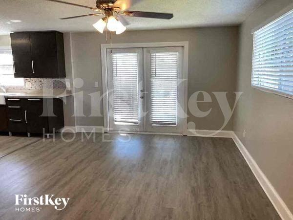 2241 George Wythe Rd - Photo 4 of 10