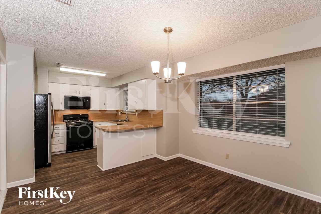 202 Carolyn Dr - Photo 6 of 15