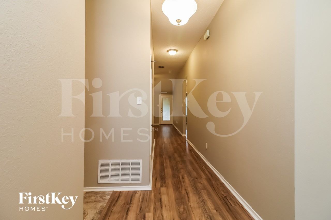 729 Ridge Top Dr - Photo 2 of 15