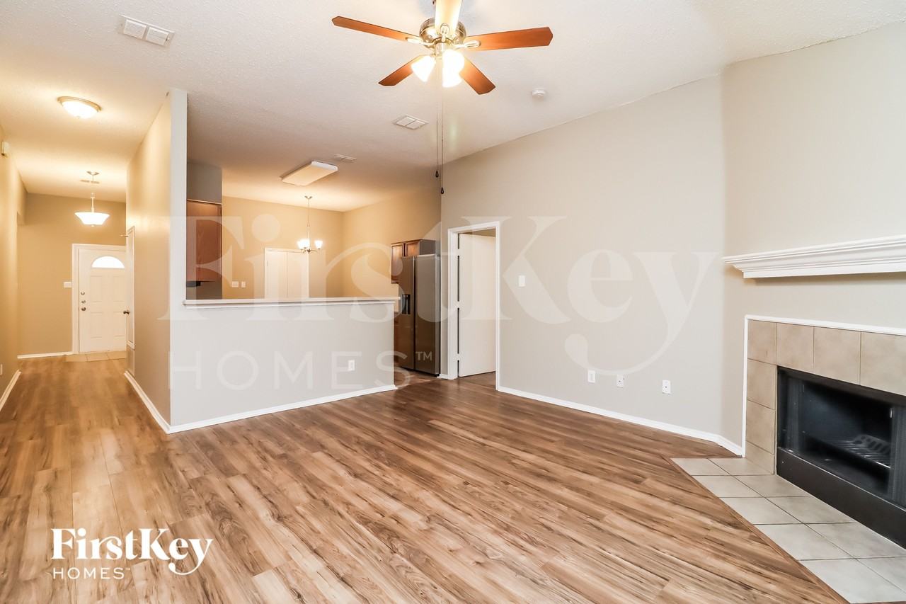 729 Ridge Top Dr - Photo 4 of 15