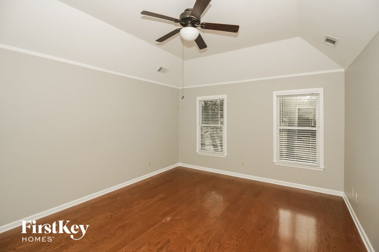 980 Yorktown Rd - Photo 7 of 15