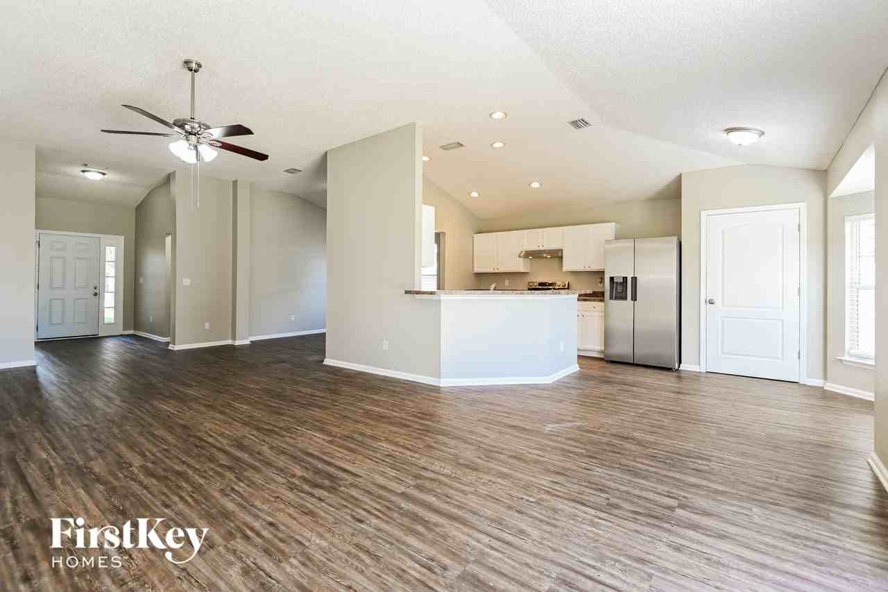 6983 Lafayette Park Dr - Photo 3 of 15