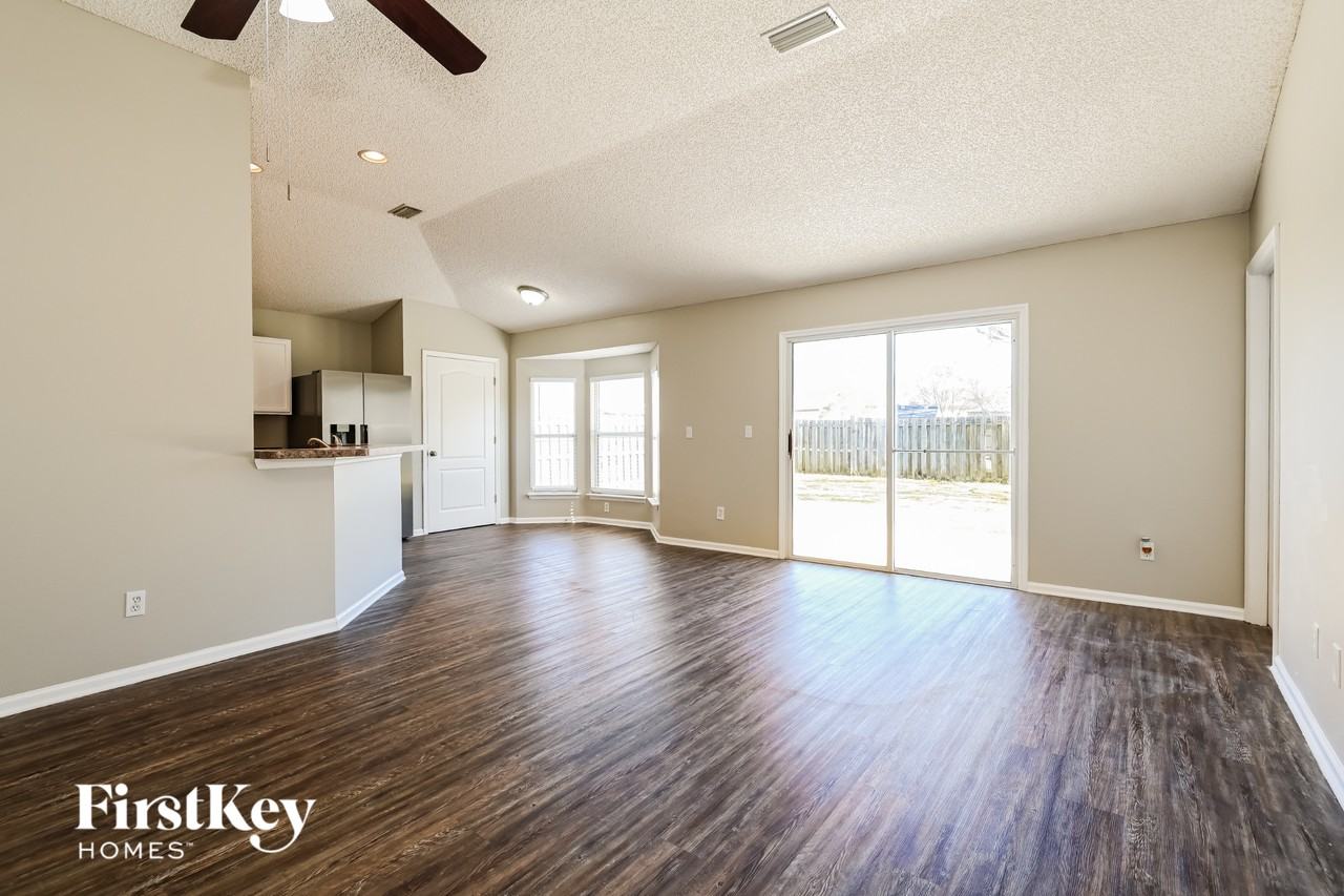 6983 Lafayette Park Dr - Photo 4 of 15