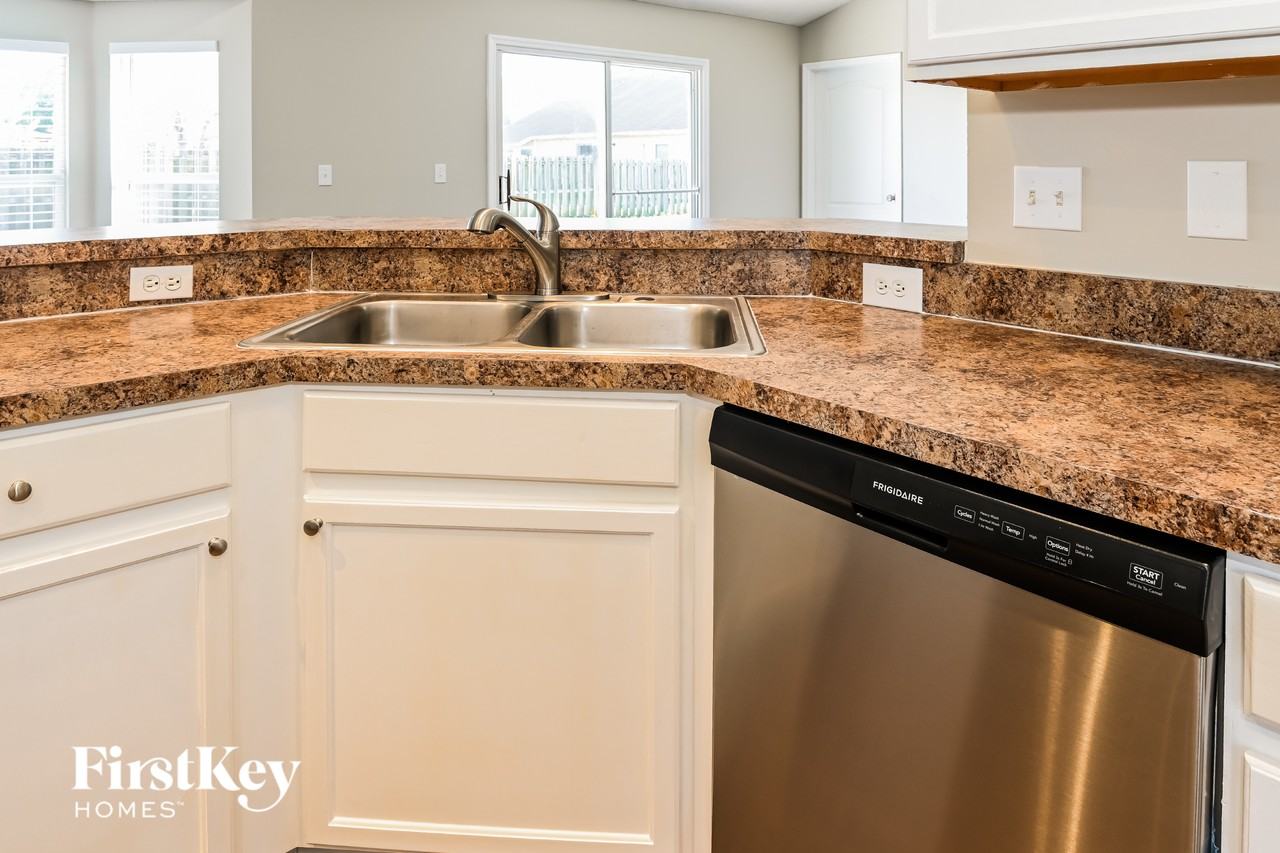 6983 Lafayette Park Dr - Photo 6 of 15