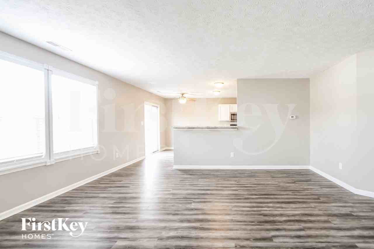 1621 Orchestra Way - Photo 3 of 14