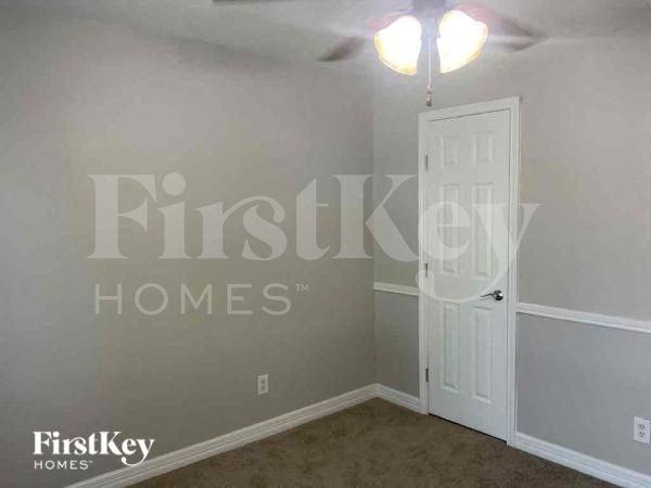 2411 Shady Brook Dr - Photo 7 of 10