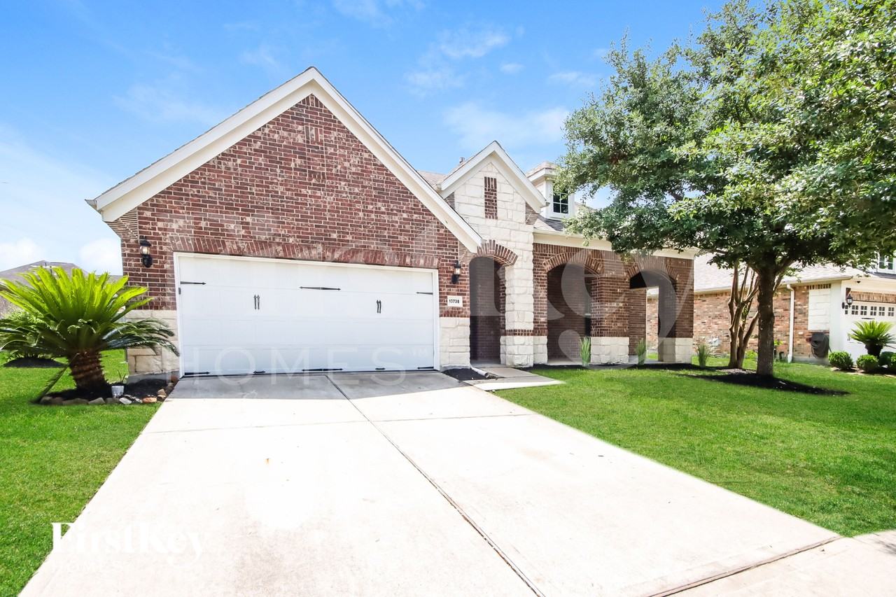 13738 Lake Livingston Dr - Photo 2 of 19