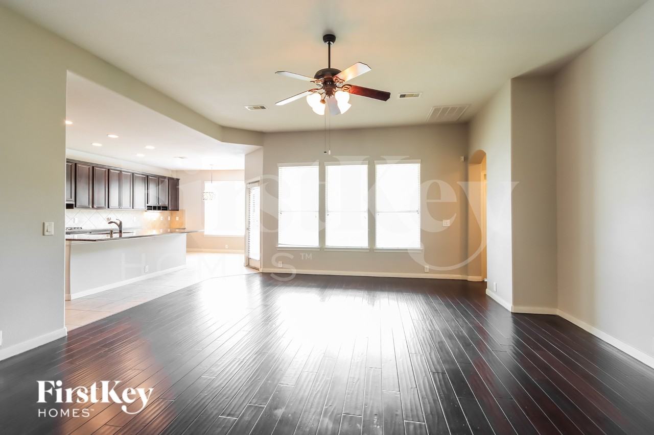 13738 Lake Livingston Dr - Photo 3 of 19