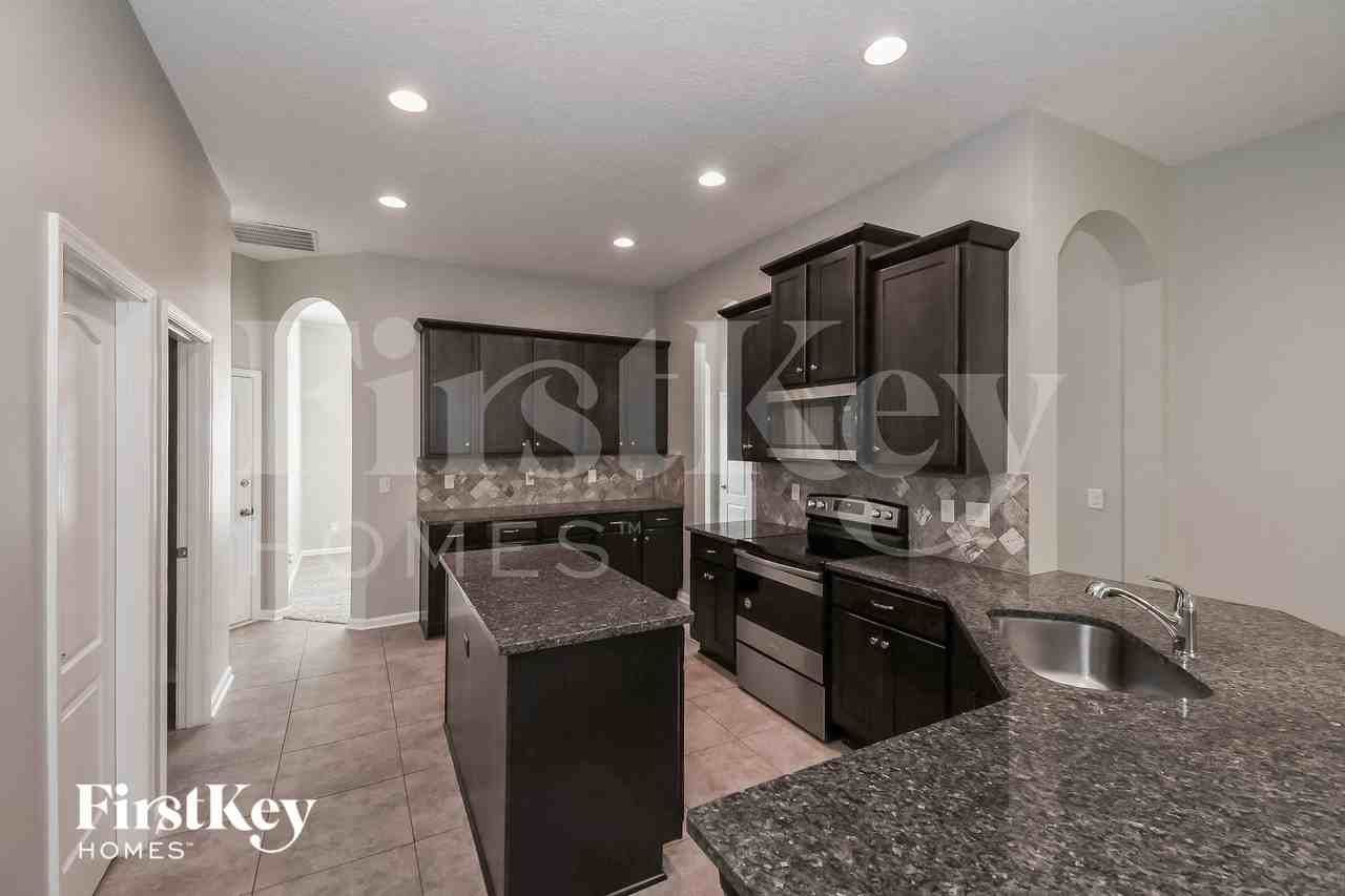 13737 Devan Lee Dr N - Photo 7 of 15