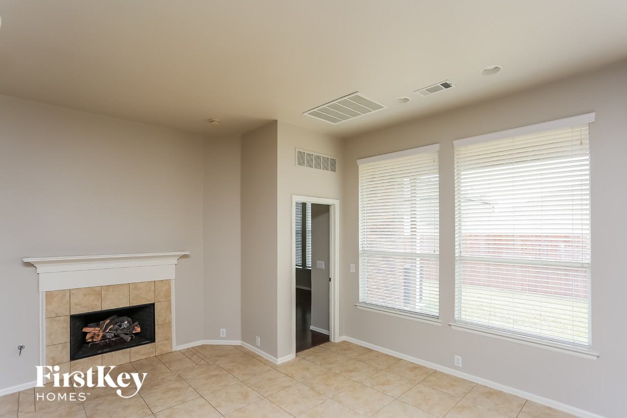 2744 Cedar Ridge Ln - Photo 2 of 15