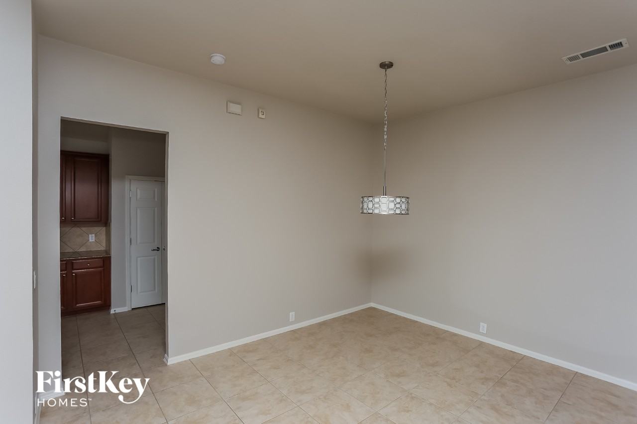 2744 Cedar Ridge Ln - Photo 4 of 15