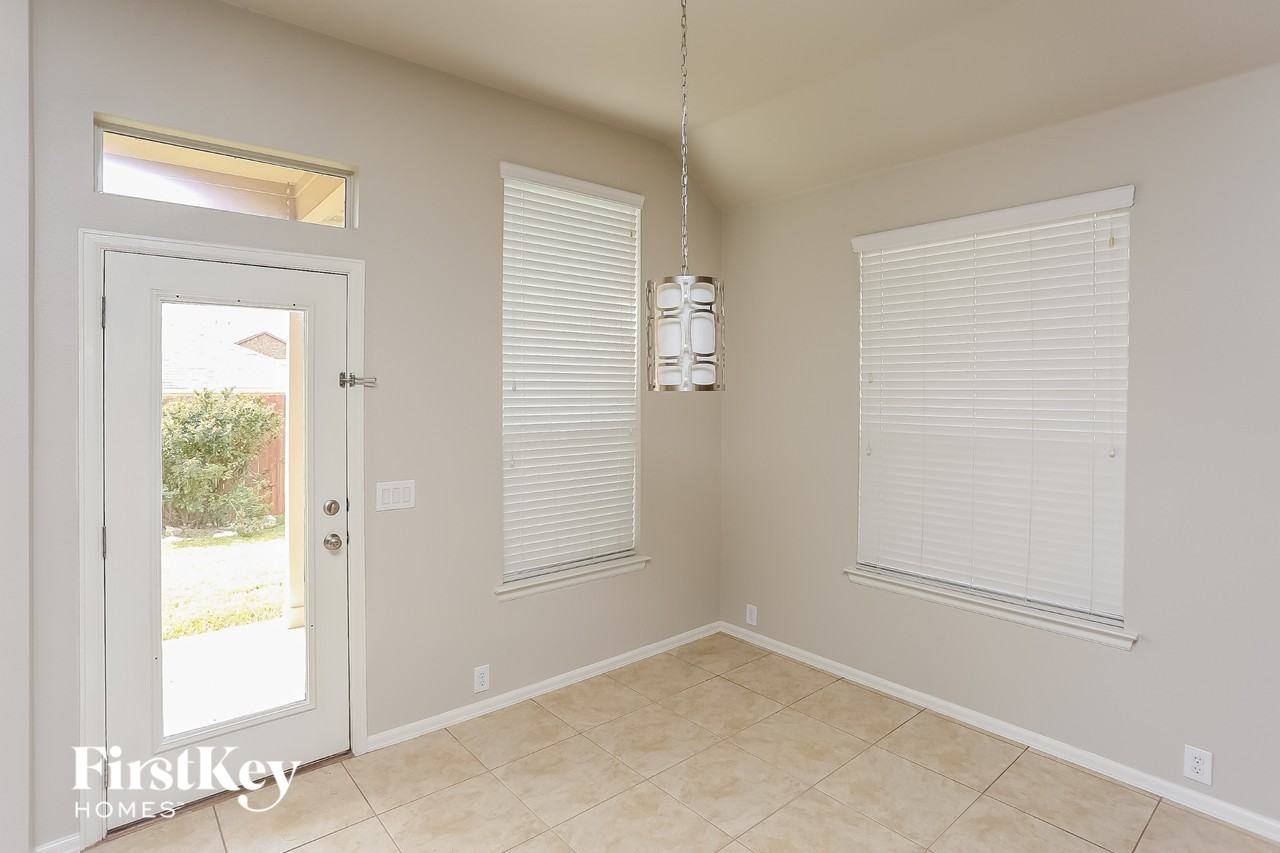 2744 Cedar Ridge Ln - Photo 5 of 15