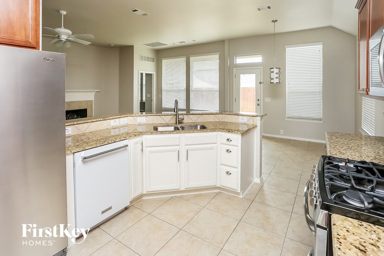 2744 Cedar Ridge Ln - Photo 6 of 15