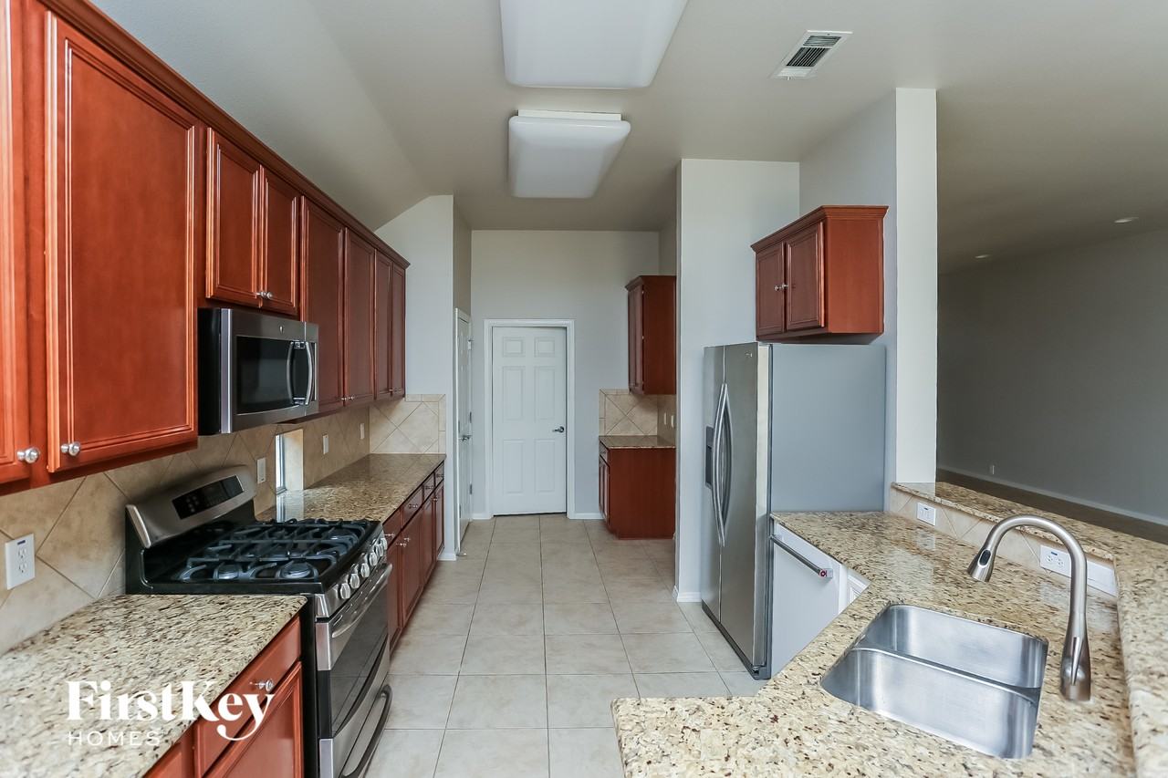 2744 Cedar Ridge Ln - Photo 7 of 15