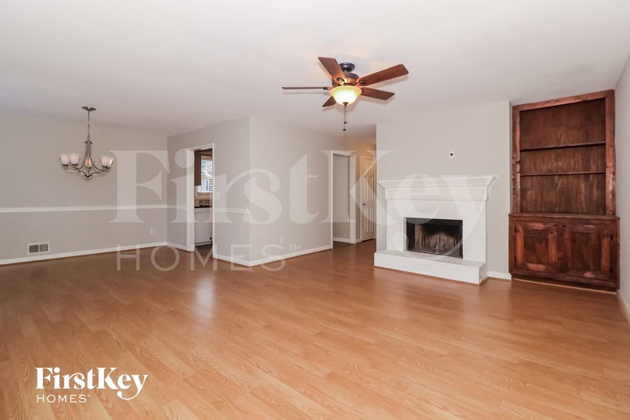 4480 Meadow Trl - Photo 3 of 15