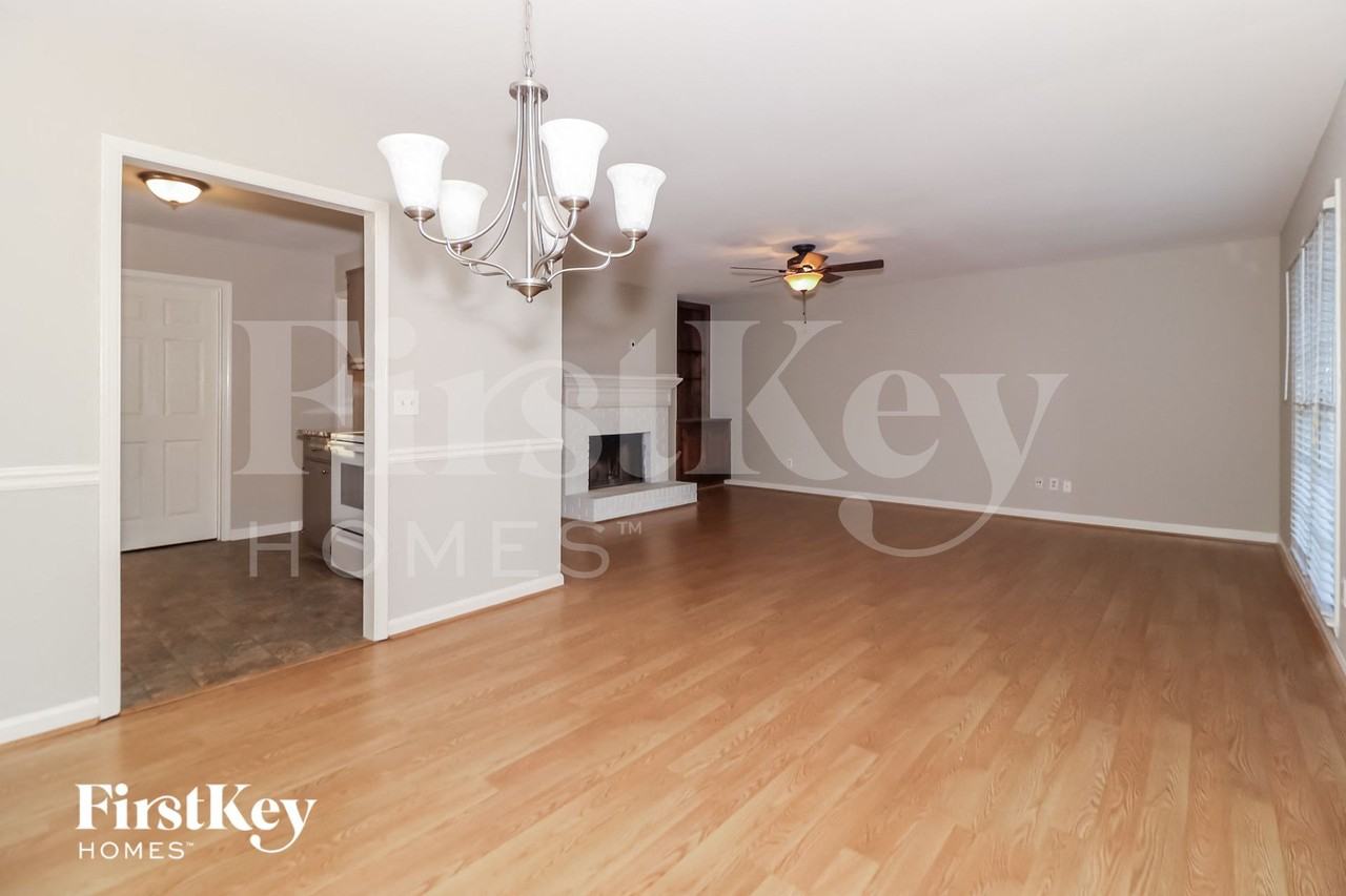 4480 Meadow Trl - Photo 4 of 15