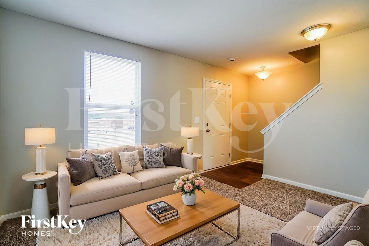 2144 Greencrest Way - Photo 4 of 18