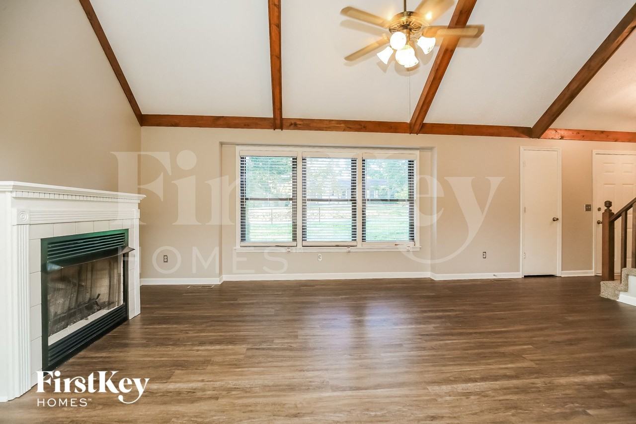 1011 Wildwood St - Photo 2 of 15