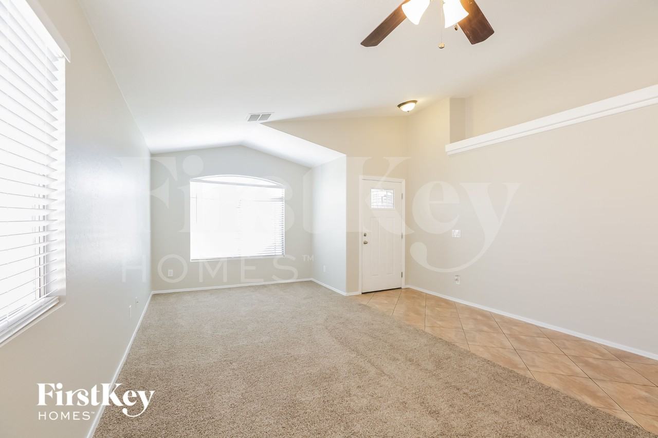 1820 S 106th Ln - Photo 5 of 16