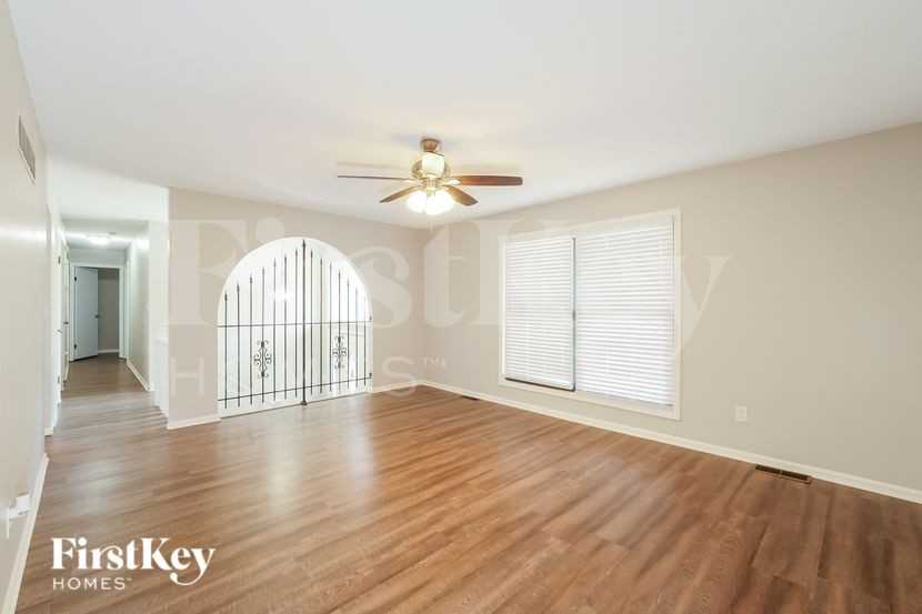 6704 Nw Mirror Lake Ter - Photo 4 of 16