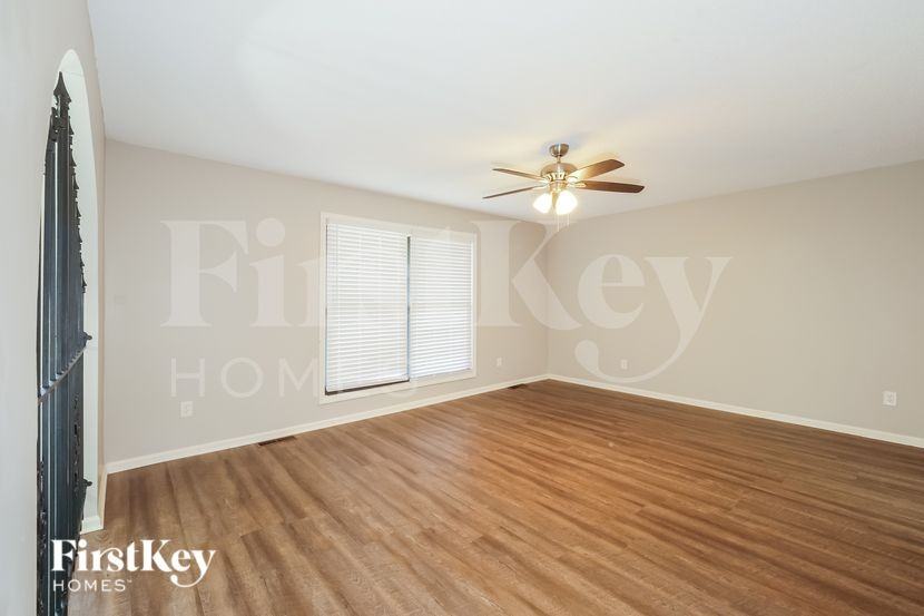 6704 Nw Mirror Lake Ter - Photo 5 of 16