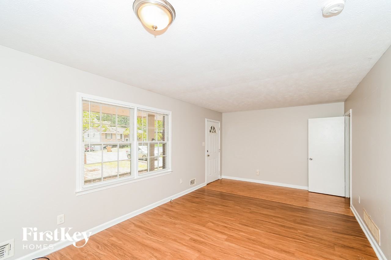 6917 Knollwood Dr - Photo 2 of 15