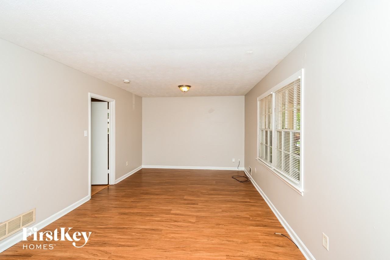 6917 Knollwood Dr - Photo 3 of 15