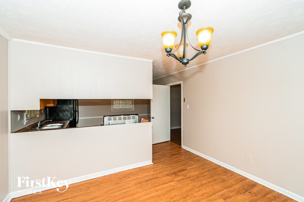 6917 Knollwood Dr - Photo 4 of 15