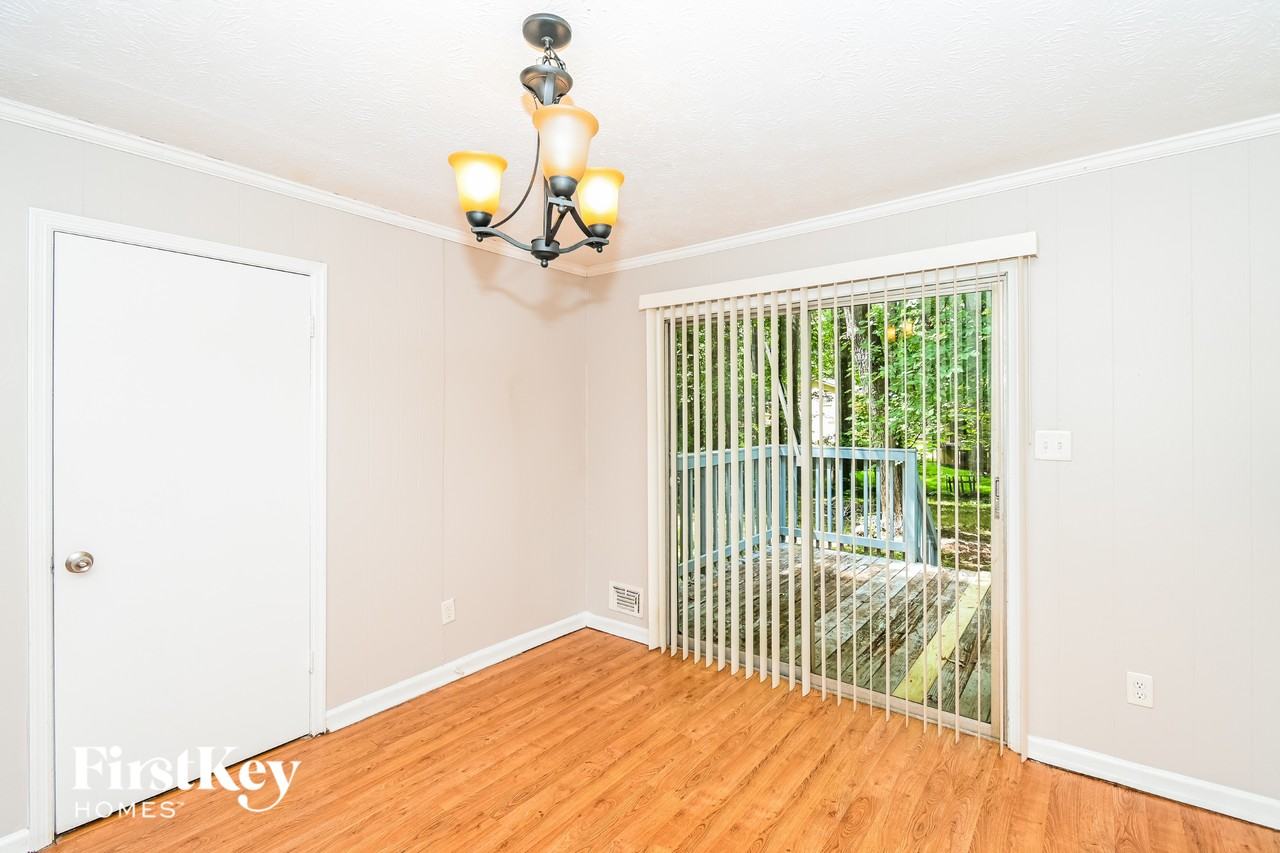 6917 Knollwood Dr - Photo 5 of 15