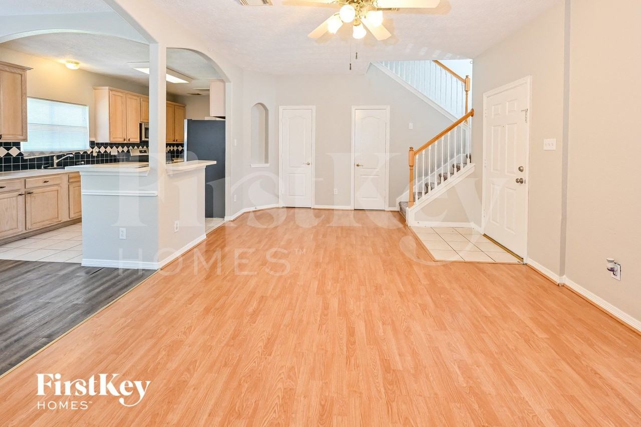 2803 Spring Dusk Ln - Photo 3 of 15